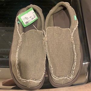 Brand new men’s sanuk size 11
